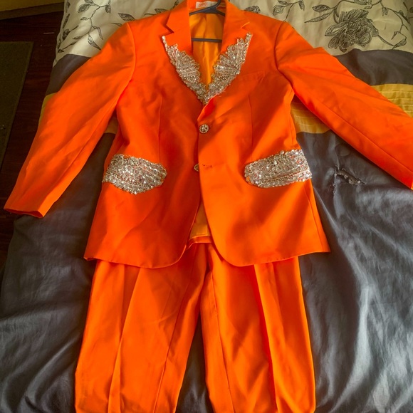 Custom suit - Picture 1 of 7
